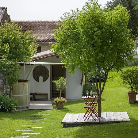 House Artes With Free Hot Tub & Sauna דירה
