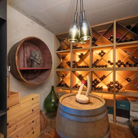 House Artes With Free Hot Tub & Sauna *