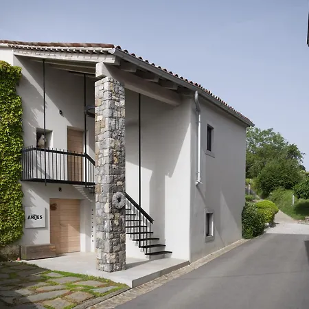 Apartment House Artes With Free Hot Tub & Sauna