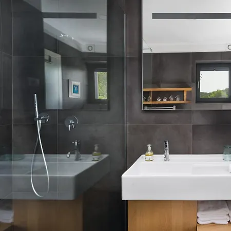 House Artes With Free Hot Tub & Sauna דירה *