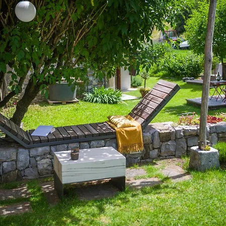 House Artes With Free Hot Tub & Sauna דירה Branik